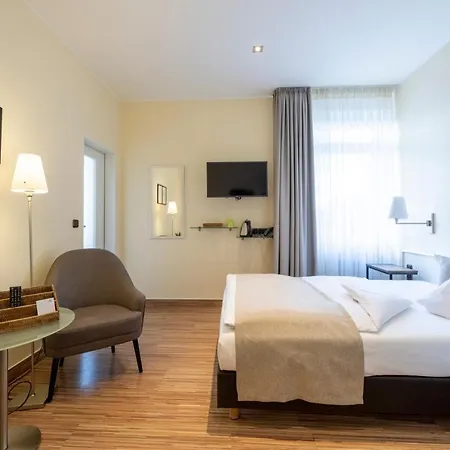 Deutscher Hof Hotel *