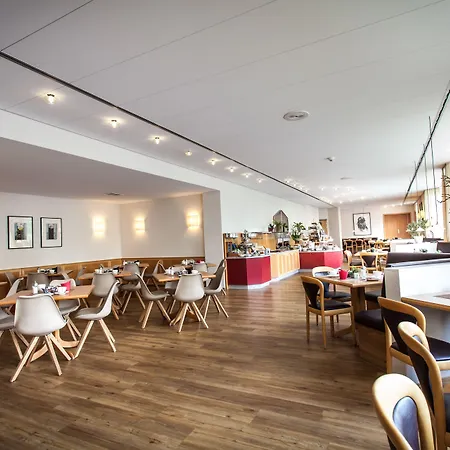 Deutscher Hof מלון 3*