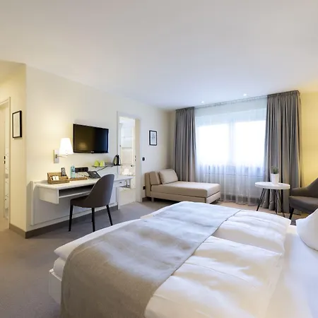 מלון Deutscher Hof 3*